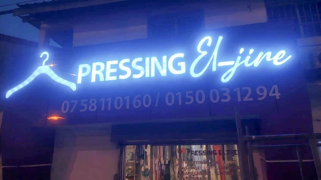 Enseigne Lumineuse (le mètre Carré)